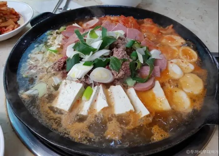 두꺼비부대찌개 · 음식점