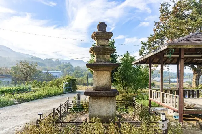 괴산 보안사 삼층석탑 · 관광지