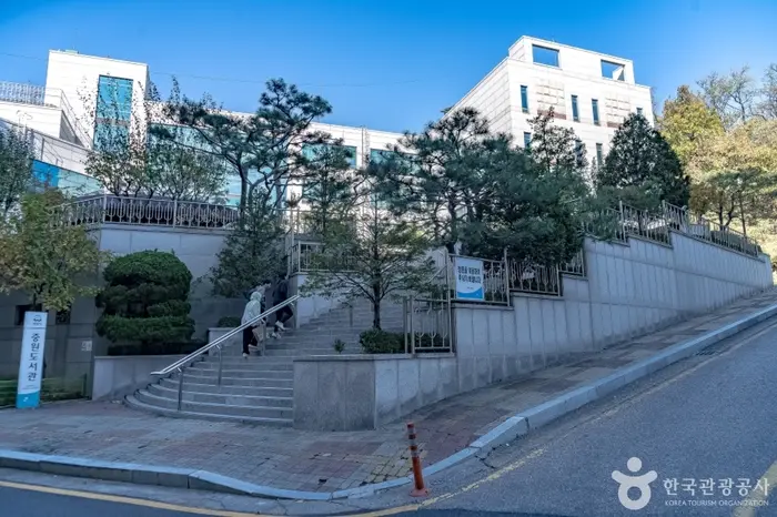 성남시 중원도서관 · 문화시설