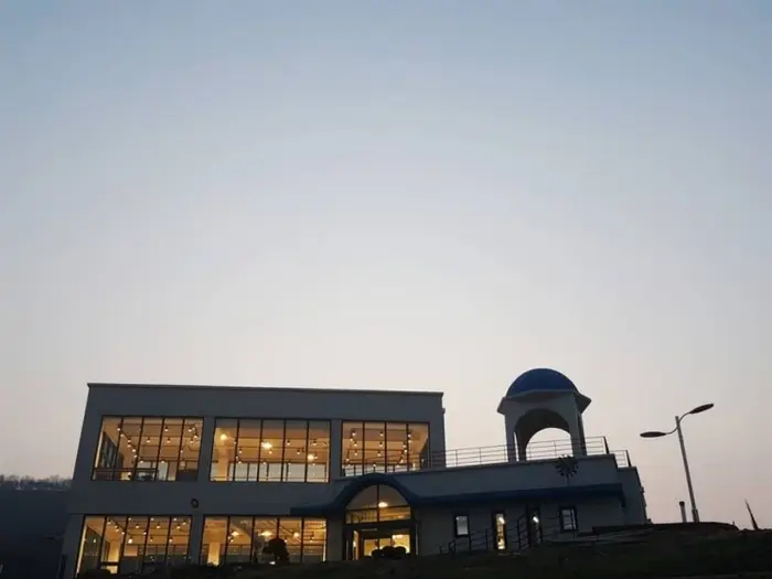 카페 산토리니 마을 · 음식점