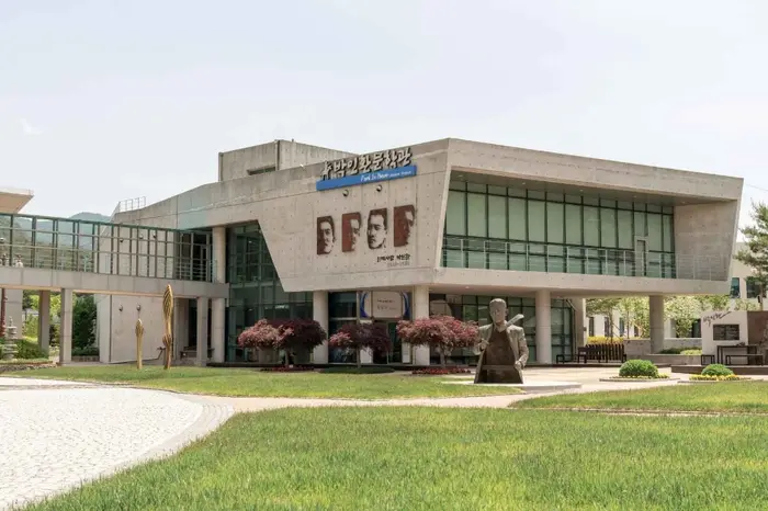 박인환문학관 · 문화시설