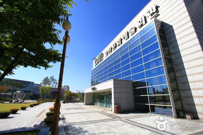 오산문화예술회관 · 문화시설