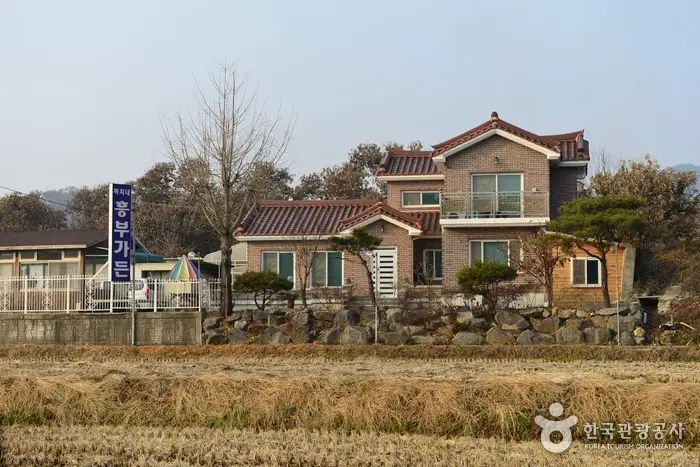 까치내흥부가든 · 음식점