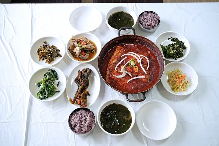갈치조림기똥차게맛있는집 · 음식점