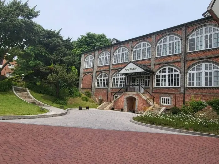 옛 용산신학교와 원효로 예수성심성당 · 관광지