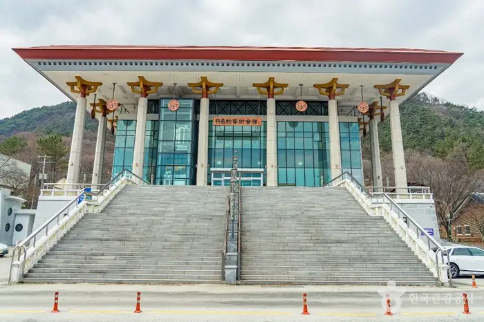정읍사예술회관 · 문화시설