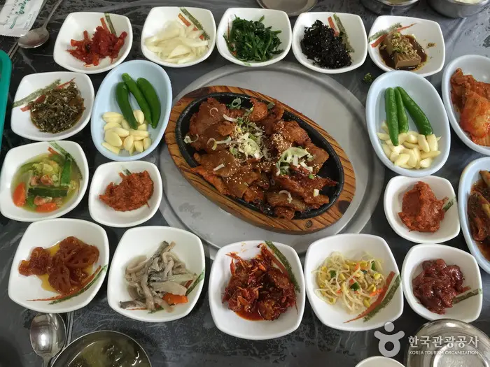 돌실숯불회관 · 음식점