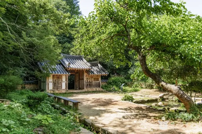 강진 백운동별서정원 · 관광지