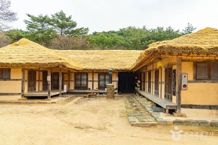 이응로선생사적지(수덕여관) · 관광지