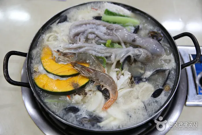 손수해물손칼국수 · 음식점