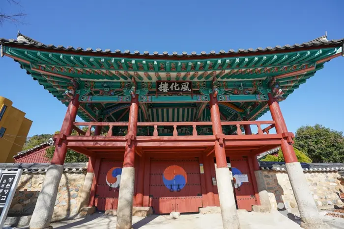 창원향교 · 관광지