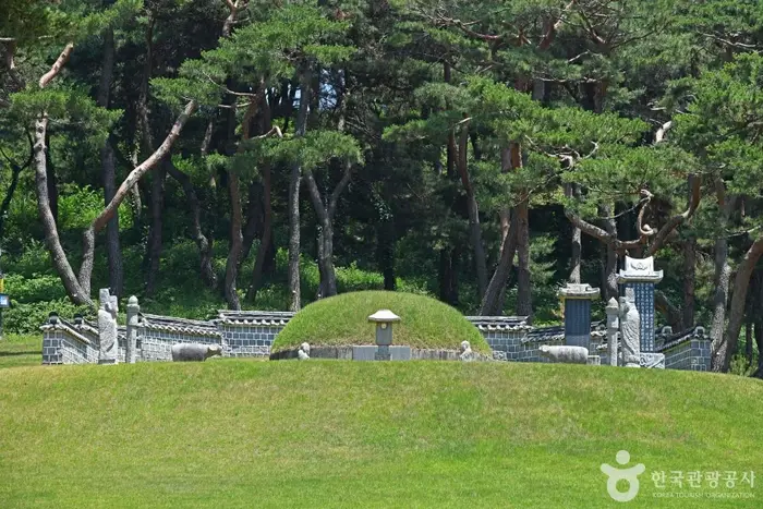 아산 이충무공묘 · 관광지
