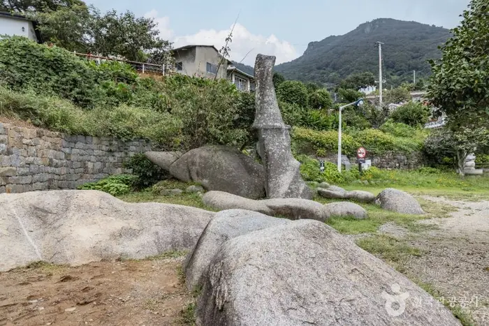 남해가천암수바위 · 관광지