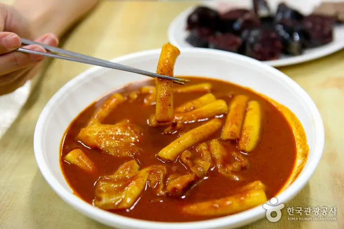 윤옥연할매떡볶이 본점 · 음식점