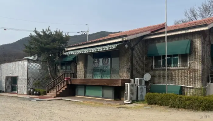 굼터 · 음식점