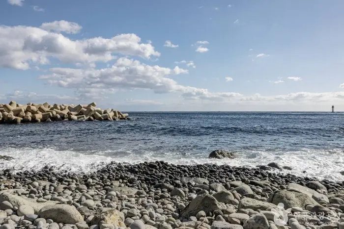 내수전몽돌해변 · 관광지