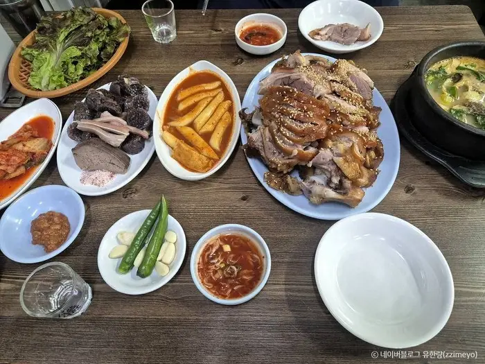 마포유가궁중족발 · 음식점