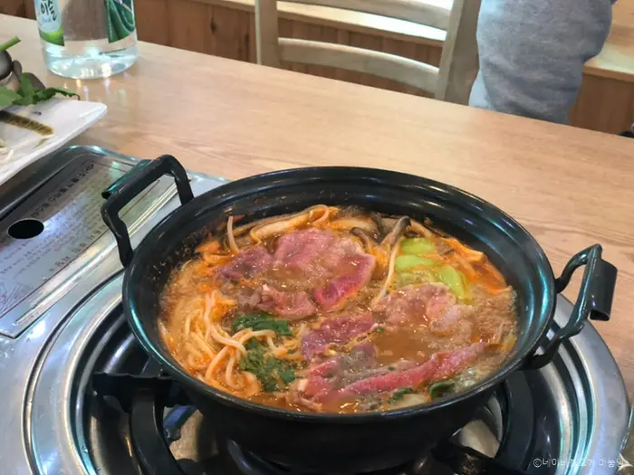 공항샤브칼국수 · 음식점