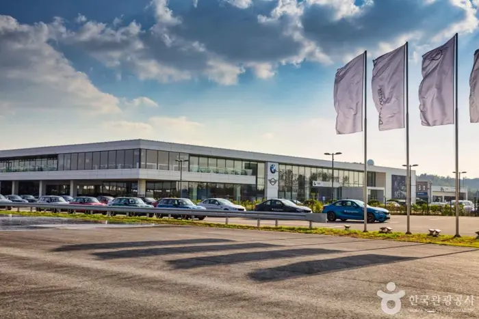 BMW 드라이빙센터 · 관광지