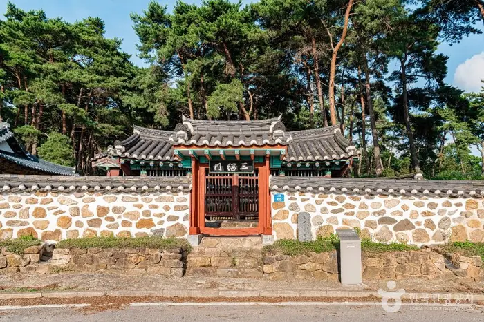 고씨삼강문 · 관광지