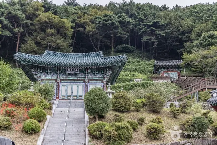 운대암(남해) · 관광지