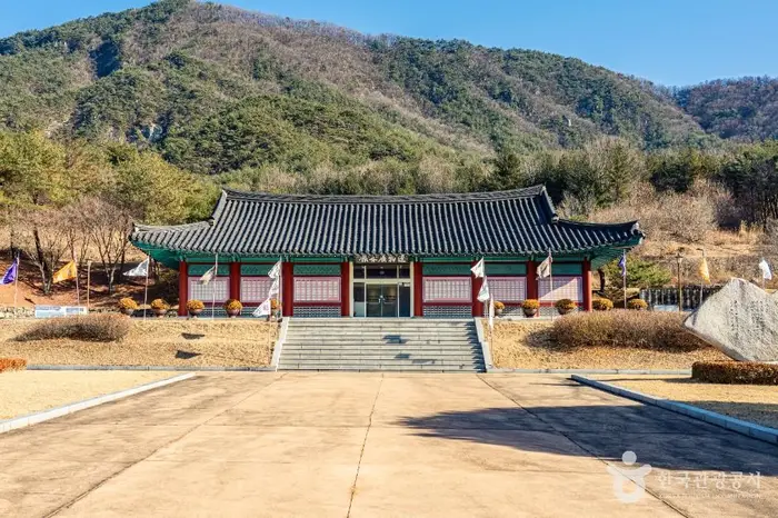 운강이강년기념관 · 문화시설