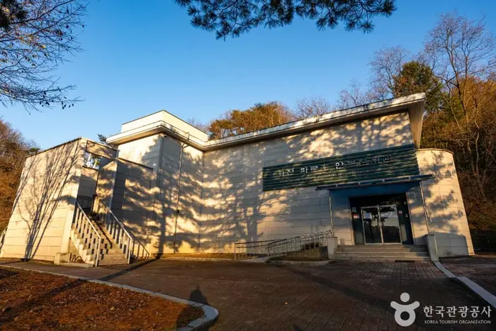 파로호 안보전시관 · 문화시설
