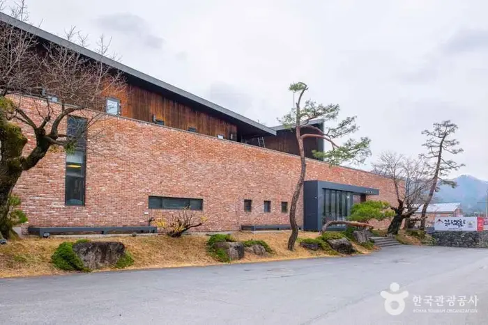 금산지구별그림책마을 · 관광지