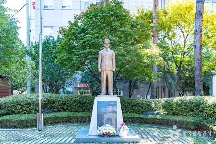 윌리엄해밀턴쇼 동상 · 관광지
