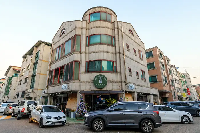 만년한정담 한정식 · 음식점