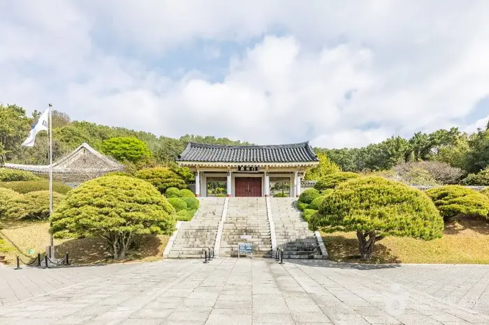 충렬사(부산) · 관광지