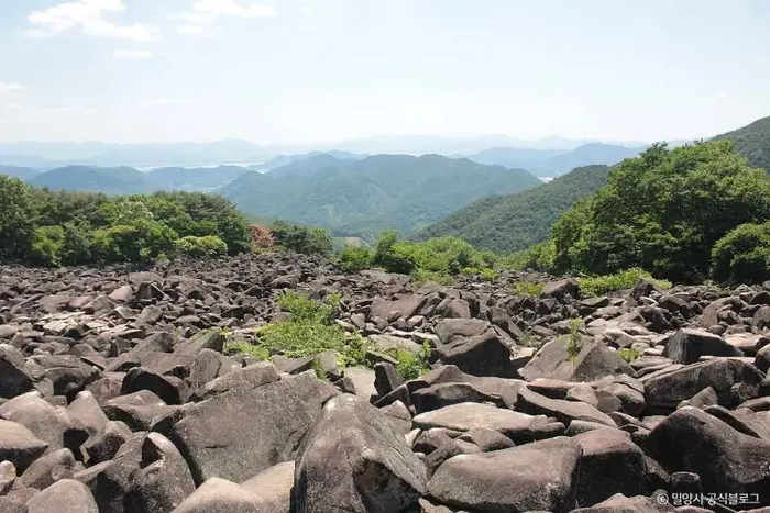 밀양 만어산 암괴류 · 관광지
