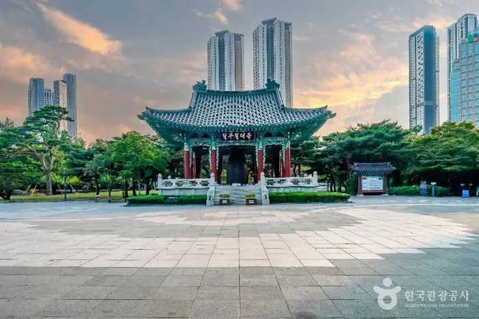 국채보상운동기념공원 · 관광지