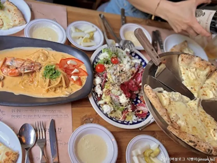 아띠오아나폴리핏제리아 · 음식점
