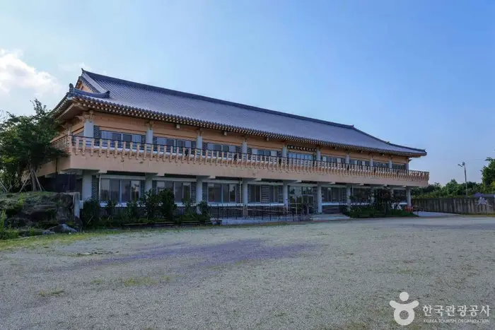 고싸움놀이전수교육관 · 문화시설