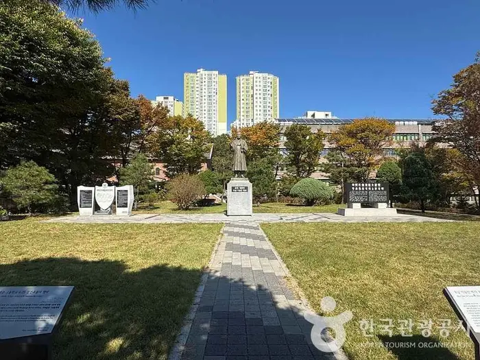 우남 이승만박사 동상 · 관광지