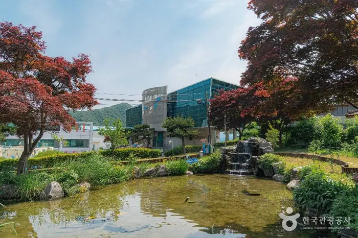 경기도 민물고기 생태학습관 · 관광지