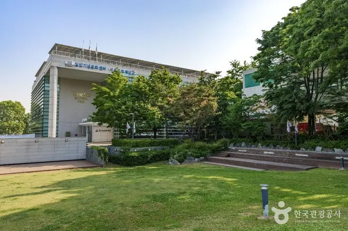 심산기념문화센터 · 관광지
