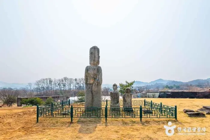 증평 남하리 석조보살입상 · 관광지