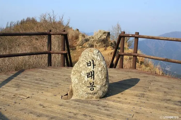 바래봉 · 관광지