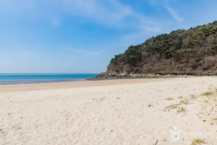 큰풀안해수욕장 · 관광지