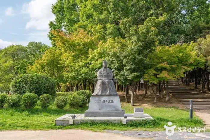 수릉원 · 관광지