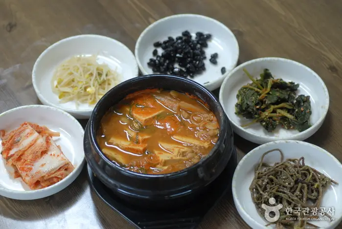 삼봉 통나무산장 · 음식점