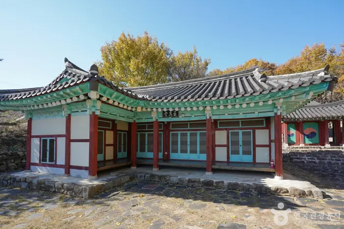 경충사(정기룡장군유허지) · 관광지