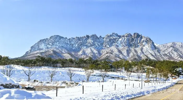 설악산 울산바위 · 관광지
