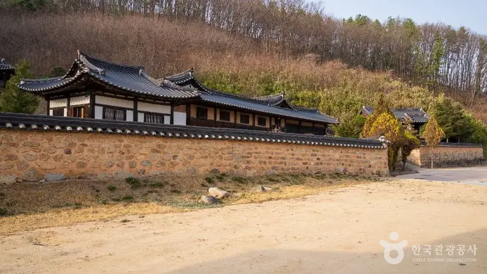 안동 고성이씨 탑동파 종택 · 관광지