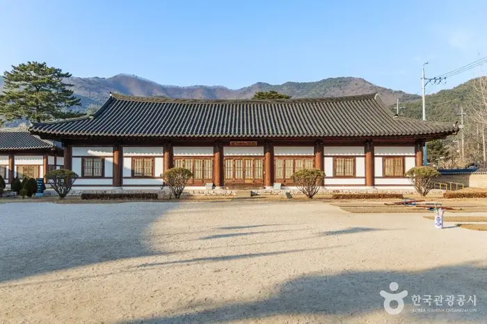 포항 덕동문화마을 · 관광지
