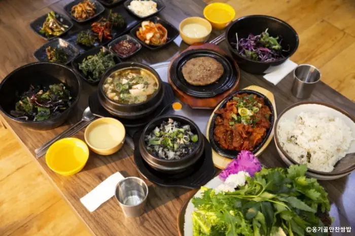 옹기골만찬쌈밥 · 음식점