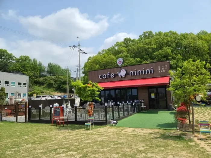 카페 니니니 · 음식점