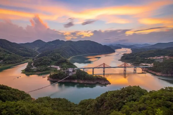 제천 옥순봉 출렁다리 · 관광지